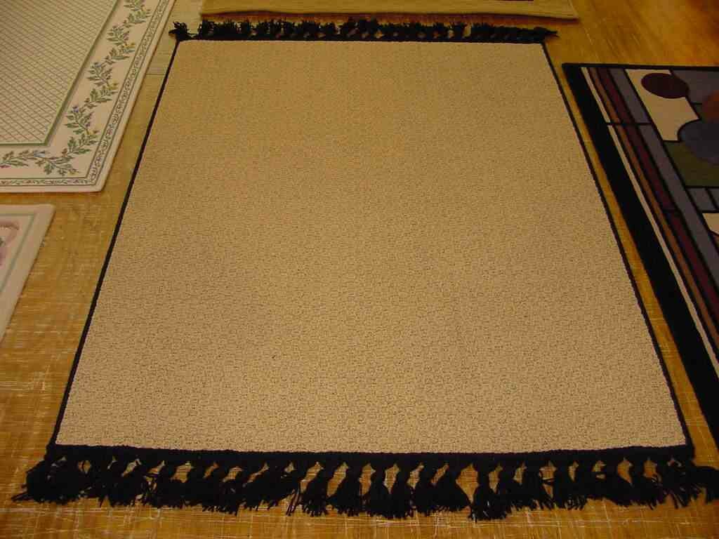 4' X 6' Single Color Rug Fringed