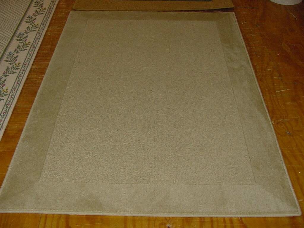4' X 6' Single border rug